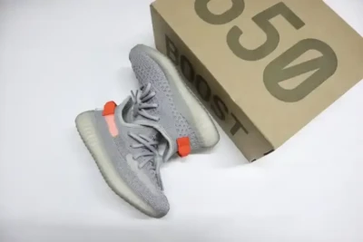 yeezy copii tail light